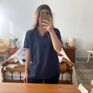 Figs Casma Three Pocket Scrub stop